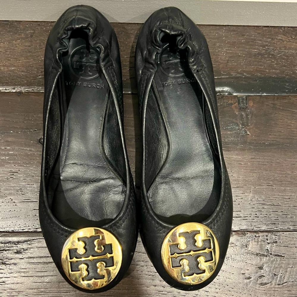 Tory Burch leather ballet flats- black with gold logo. Size 6